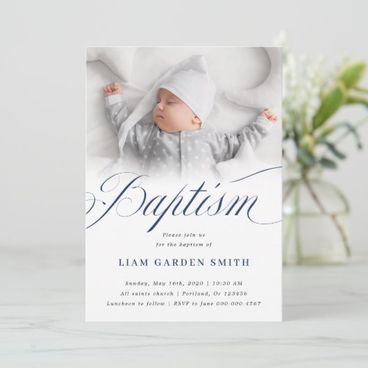 Invitation Élégant Dusty Blue Pastel Script Baptême Photo Dan (Debout devant)