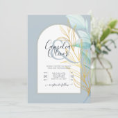 Invitation Elégant Dusty Blue SeaVerre Gold Leaf Arch Mariage (Debout devant)