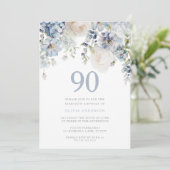 Invitation Elégant Dusty Blue & White Floral 90e anniversaire (Debout devant)