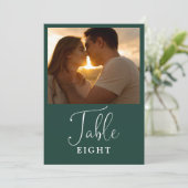 Invitation Élégant émeraude vert Numéro de tableau photo (Debout devant)