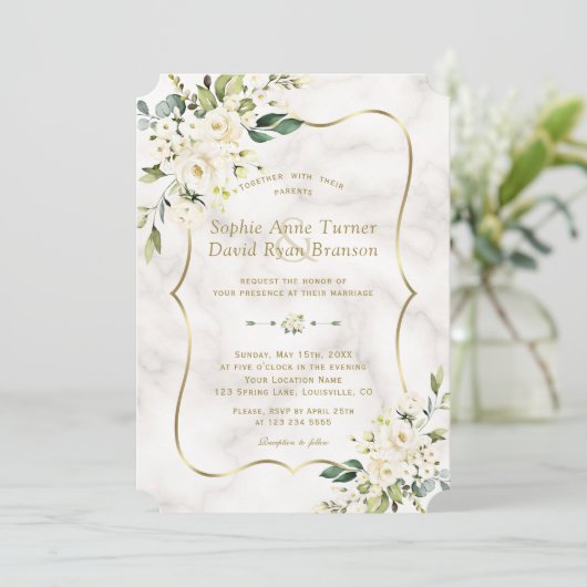 Invitation Elégant Fleurs blanches délicates Mariage en marbr (Debout devant)