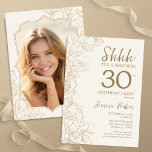 Invitation Elégant Gold Photo Surprise 30e anniversaire<br><div class="desc">Elégante crème d'or surprise 30ème anniversaire invitation fête avec votre photo au dos de la carte. Le design féminin moderne branché présente des accents botaniques et des caractères typographiques. Carte invitation florale simple parfaite pour une célébration anniversaire surprise femme élégante. Peut être customisé à n'importe quel âge. Invitations Zazzle imprimées...</div>