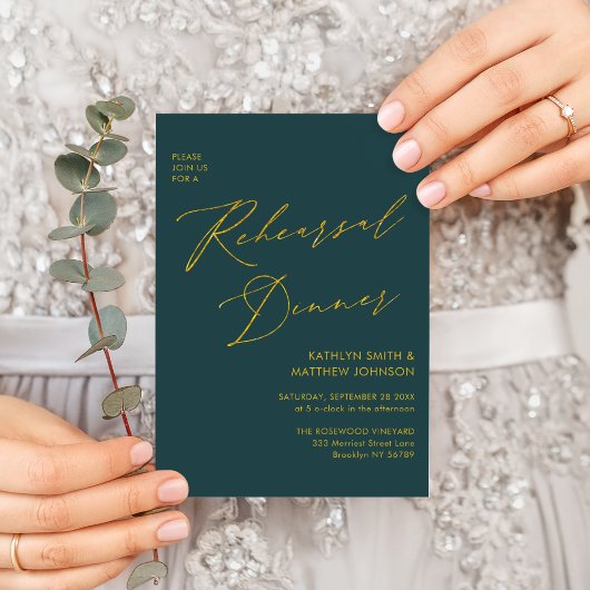 Invitation Élégant Gold Script Vert Simple Répétition Dîner