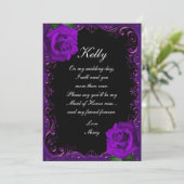 Invitation Élégant Goth Purple Roses Maid Of Honor (Debout devant)