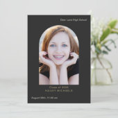 Invitation Élégant Gros Type Photo Graduation Noir (Debout devant)