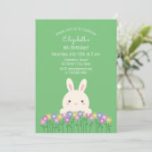 Invitation Élégant lapin mignon et fleurs Sage Vert Anniversa (Debout devant)