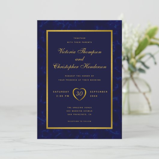Invitation Élégant Mariage de script bleu et or de la marine  (Debout devant)