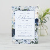 Invitation Elégant Mémorial Bleu Floral Célébration de la vie (Debout devant)