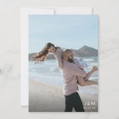 Invitation Élégant moderne Plein Script de photo Monogramme M (Dos)