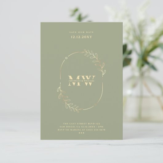 Invitation Élégant Monogram Sage Gold Boho Mariage (Debout devant)