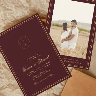 Invitation Élégant Monogramme Crête Mariage Bordeaux & Or