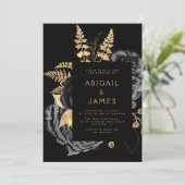 Invitation Élégant Moody Dark Floral Mariage or noir (Debout devant)