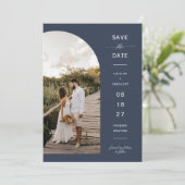 Invitation Elegant Navy Blue Arch Photo QR Code Enregistrer l (Debout devant)