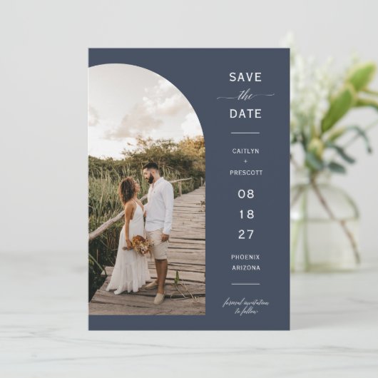 Invitation Elegant Navy Blue Arch Photo QR Code Enregistrer l (Debout devant)