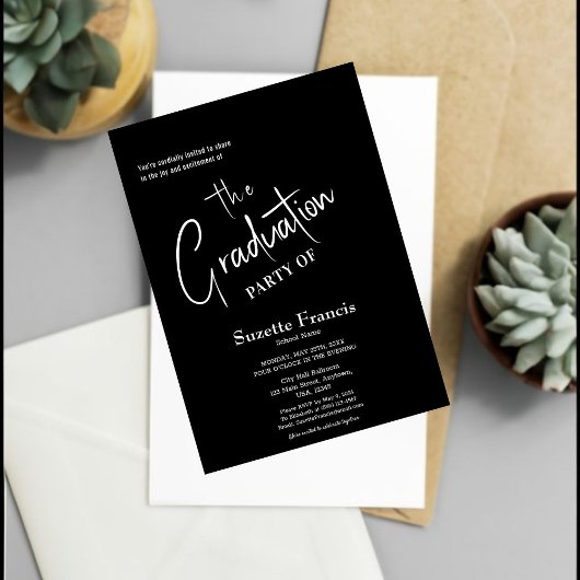 Invitation Élégant Noir Blanc Script Typographie Graduation