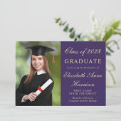 Invitation Élégant Photo College Purple Graduation Party (Debout devant)