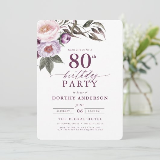 Invitation Élégant Plum violet Script floral 80e anniversaire (Debout devant)