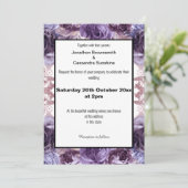 INVITATION ÉLÉGANT PURPLE LILAC SATIN MARIAGE FLORAL (Debout devant)