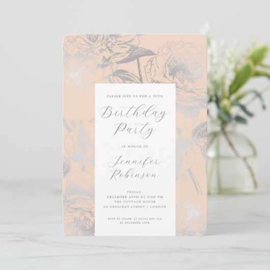 Invitation Élégant Script Argent Floral Fête Anniversaire Blu (Debout devant)
