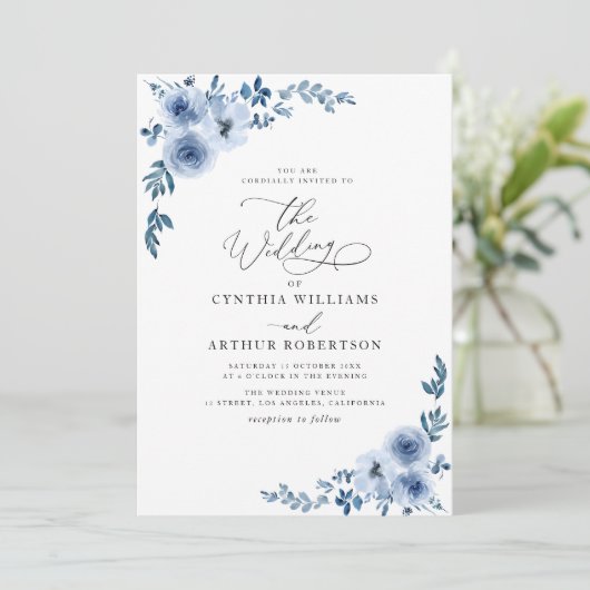 Invitation élégant script bleu mariage floral (Debout devant)