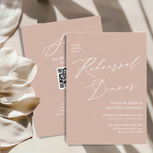 Invitation Élégant Script Blush Pink Dîner de répétition QR