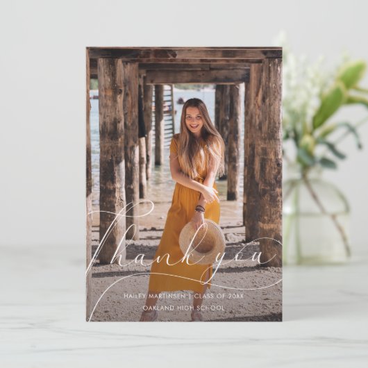 Invitation Élégant Script Bourgogne Merci de diplôme photo (Debout devant)