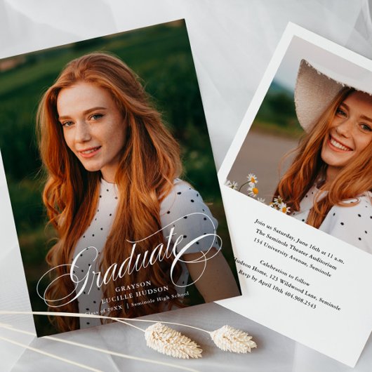 Invitation Élégant Script Calligraphie Photo Graduation