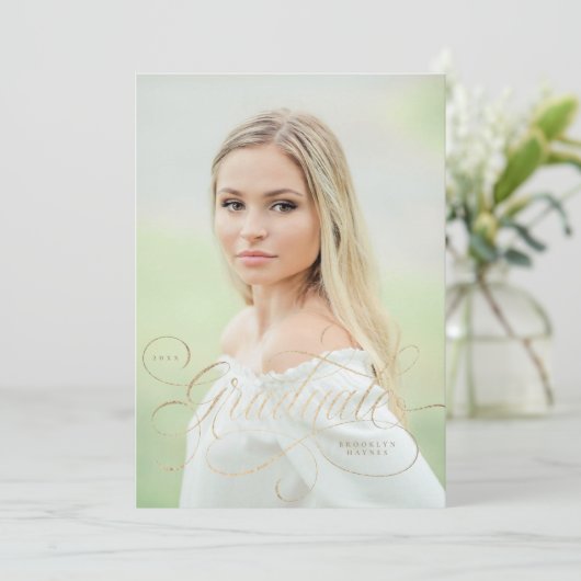 Invitation Élégant script de faux-feuille une graduation phot (Debout devant)