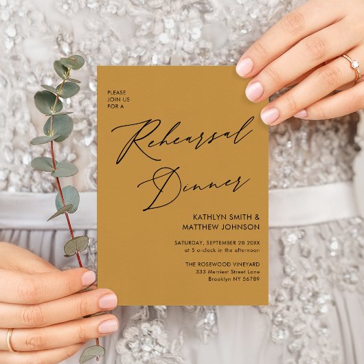Invitation Élégant Script Honey Gold Rehearsal Dîner QR