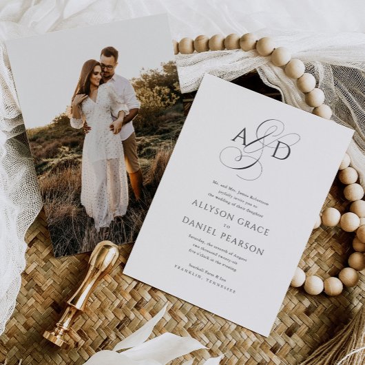 Invitation Élégant Script Monogramme Photo Mariage classique