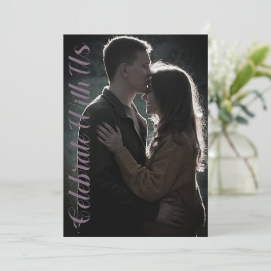 Invitation Élégant script nuances de violet Mariage photo (Debout devant)