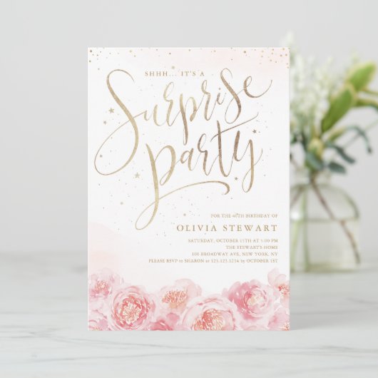 Invitation Elégant script or blush floral surprise anniversai (Debout devant)