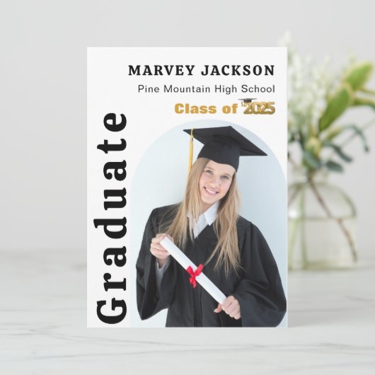 Invitation Élégant Script Or Noir 4 Photo Diplômé  (Debout devant)