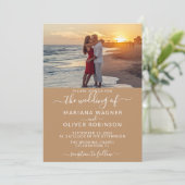 Invitation Élégant Script Photo Boho Mariage Tan Beige (Debout devant)