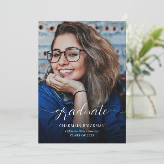 Invitation Élégant script photo Graduation (Debout devant)