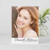 Invitation Élégant Script Photo Graduation Party (Debout devant)