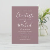 Invitation Élégant script signature Mariage mauve (Debout devant)