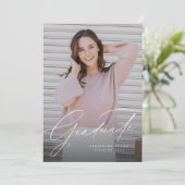 Invitation Élégant script simple photo de remise de diplômes (Debout devant)