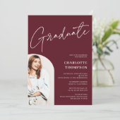 Invitation Elégant simple moderne bordeaux photo graduation (Debout devant)