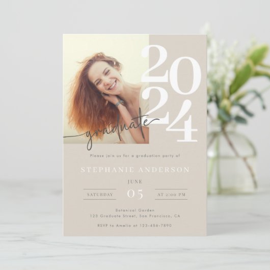 Invitation Élégant Simple Photo Script Graduation Party (Debout devant)