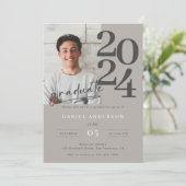 Invitation Élégant Simple Photo Script Graduation Party (Debout devant)