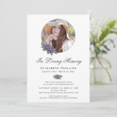 Invitation Élégant violet floral service de mémorial photo (Debout devant)