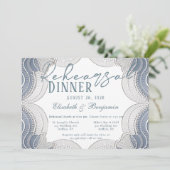 Invitation Elégante bordure dentelle en bleu Dîner de répétit (Debout devant)