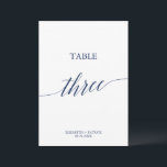 Invitation Élégante calligraphie de la marine Tableau Trois N<br><div class="desc">Cette élégante calligraphie marine tableau trois numéro de table est parfait pour un mariage simple. Le design neutre présente une carte minimaliste décorée de typographie romantique et fantaisiste. La carte s'imprime à l'avant et à l'arrière (double face). Les autres numéros de tableau de la collection sont vendus séparément.</div>
