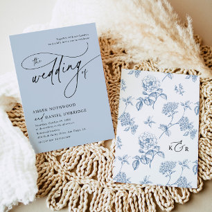 Invitation Élégante calligraphie Dusty Blue Monogram Mariage