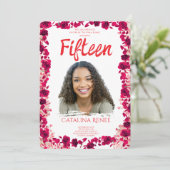 Invitation élégante de Quinceañera florale rose (Debout devant)