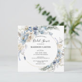 Invitation Elégante Dusty Blue Floral Bridal Shower Invitatio (Debout devant)