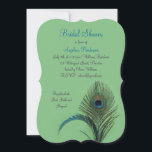 Invitation Elégante Fête des mariées Peacock (verte)<br><div class="desc">D'élégantes plumes de paon décorent cette invitation à la douche nuptiale sur un arrière - plan vert. L'invitation figure sur le document de base ; cependant,  je recommande le shimmer du papier brillant de perle pour faire ressortir l'iridescence des plumes.</div>