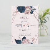 Invitation élégante marine et fleurs roses douche géométrique (Debout devant)