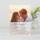 Invitation Elégante photo cadre or fiançailles (Debout devant)